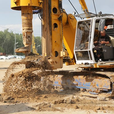Буровая установка BAUER BG 22 с обсадным столом 1200мм