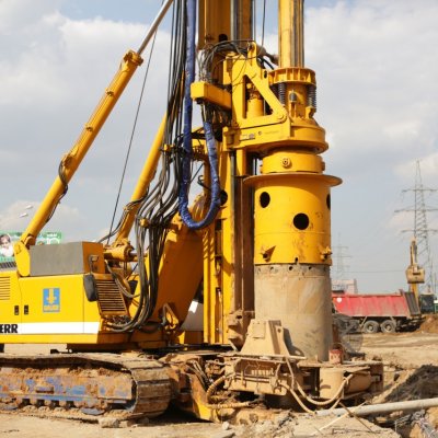 Буровая установка BAUER BG 22 с обсадным столом 1500мм