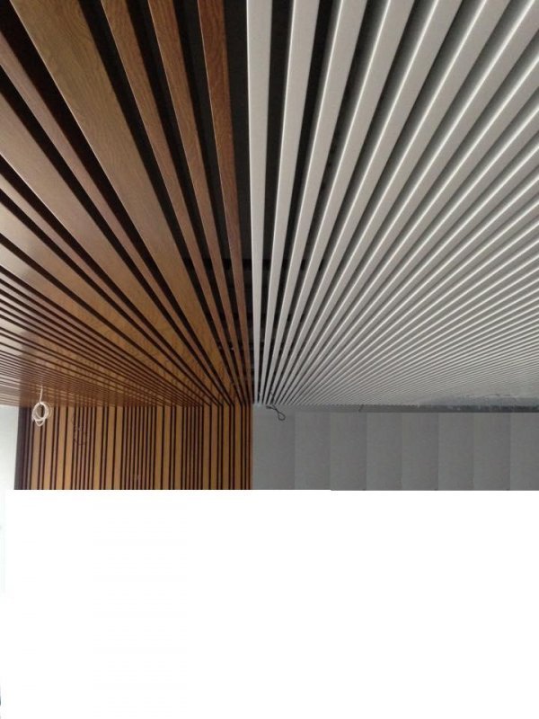 Дизайнерский кубообразный реечный потолок