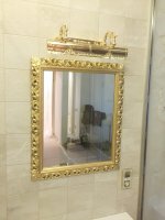Зеркало в раме в ванную