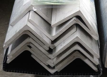 Угол горячекатаный AISI 316L равнополочный в наличии