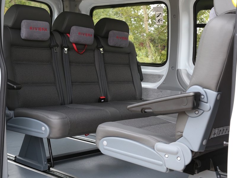 Пассажирский микроавтобус Ford Transit 9 мест с трансформацией в фургон