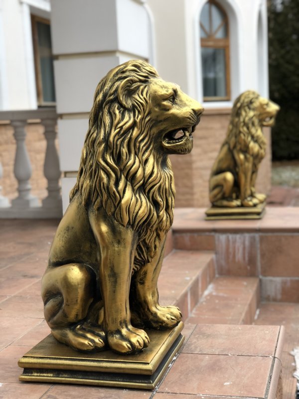 Скульптура льва из бетона — Королевский лев (Античная бронза)