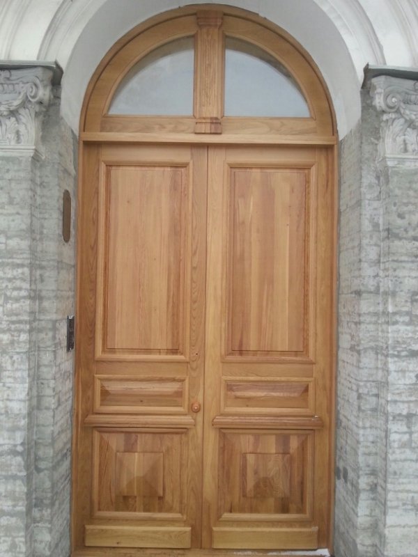 Входная историческая массив дуба , Двери ГИОП.