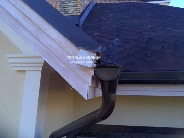 Монтаж обогрева водостоков