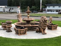 Парковый фонтан из бетона — Королевский