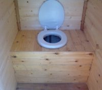 Туалет деревянный в сборе - от производителя. Доставка.