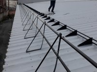 Монтаж снегозадержателей на крыше