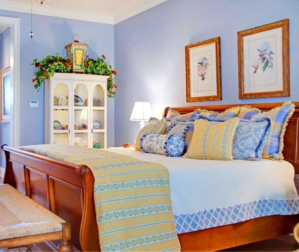 Спальня в голубом цвете в стиле прованс