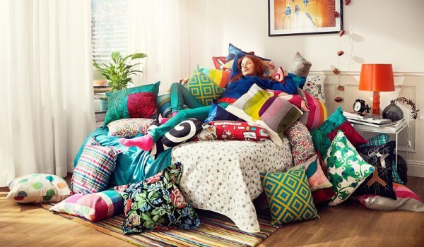 Декоративные диваны и подушки